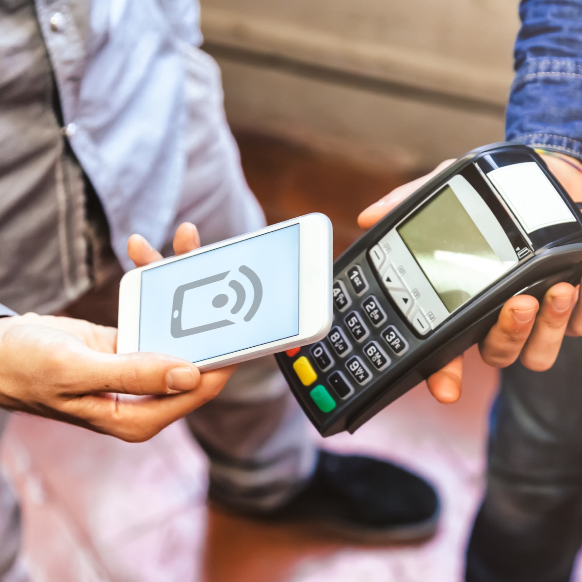Paying with a smart phone using NFC technology